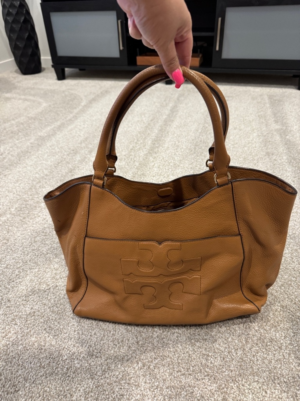 Tory Burch Cognac Leather Shoulder Tote with Embossed Logo - Picture 6 of 9